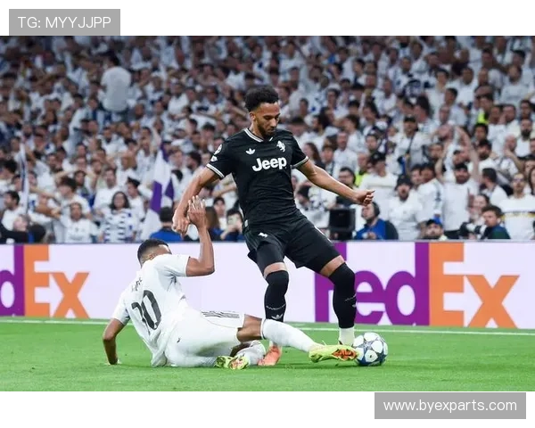 尤文声援凯利怒斥歧视风波事件